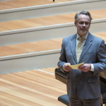 010_Pantonale-2022_Friedensfestival_Berlin_Philharmonie_ModerationJensTronicke.jpg