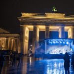 050_Pantonale-2022_Friedensfestival_Berlin_BrandenburgerTor_OpenAir_Regen.jpg