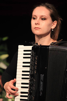 Alena Budzinakova - Akkordeon