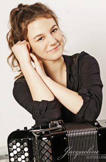 Anna Betker - Bajan