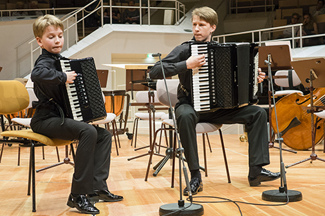 Duo Gentlemen: Jonas Vozbutas und Vilius Mazeika Akkordeon-Duo aus Litauen. Foto: E. Neubauer